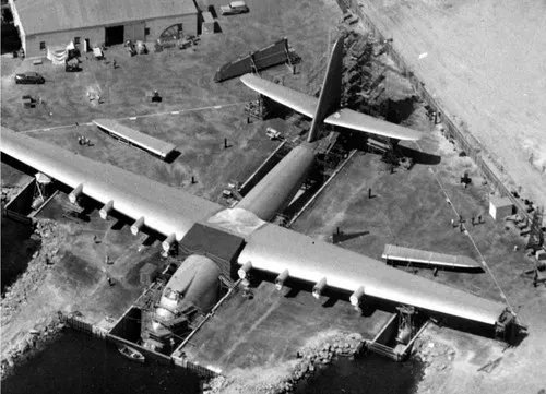 “钢铁侠”制造的休斯H-4最大的水上飞机