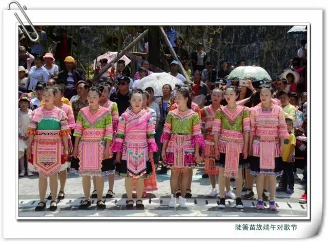 集体合影留念照片写什么？