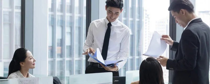 水瓶座的男生性格特点 水瓶男到底是一个怎样性格的人