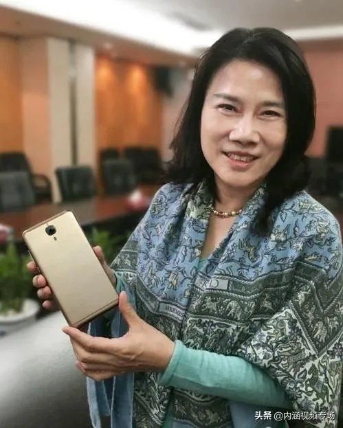 大家都是用什么牌子的手机，统计看看是用哪个牌子手机的最多，发出来比一比？