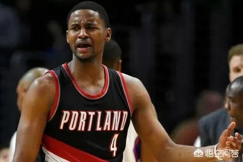 哈克莱斯26+8压哨绝杀，波普32分，湖人不敌开拓者，怎样评价本场比赛？