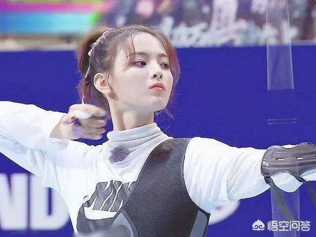 如何看待杨超越用仙女的脚不臭怼黑粉的行为？