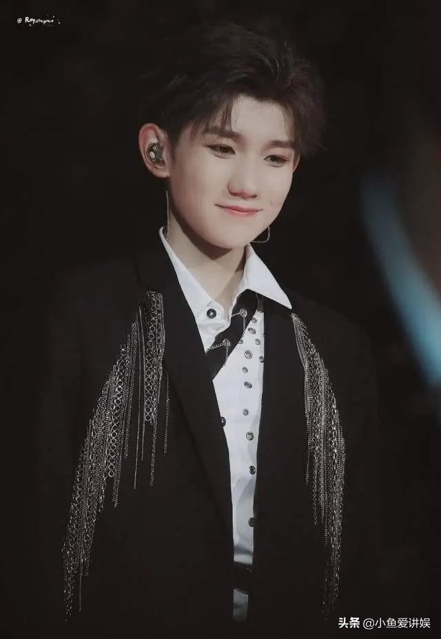 如何评价王源在湖南卫视五四晚会上的表现？