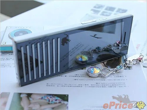 夏普首款直板手机,香水瓶媚惑设计