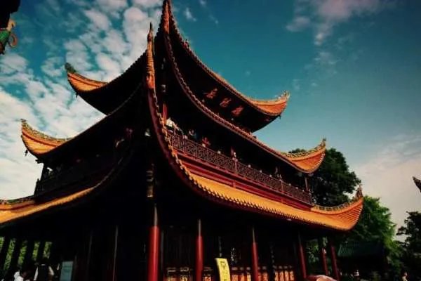 登岳阳楼其一表达作者怎样的思想感情