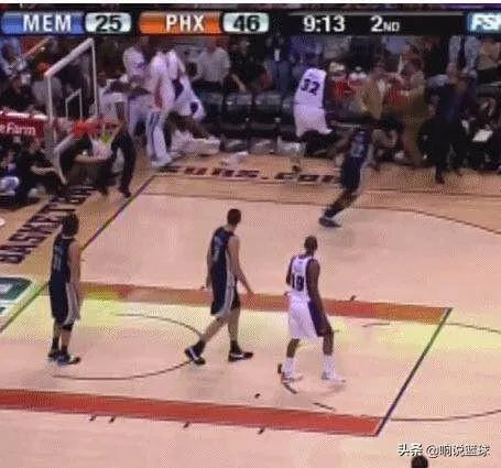 NBA球员都有哪些让人捧腹大笑的场面？