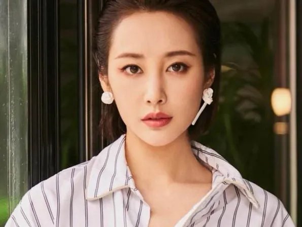 万茜就是一匹黑马到处飘，女人怎样才能让自己闪光？