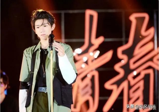 如何评价王源在湖南卫视五四晚会上的表现？