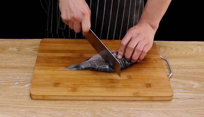 清炖鲫鱼汤最简单做法 怎么做清炖鲫鱼汤