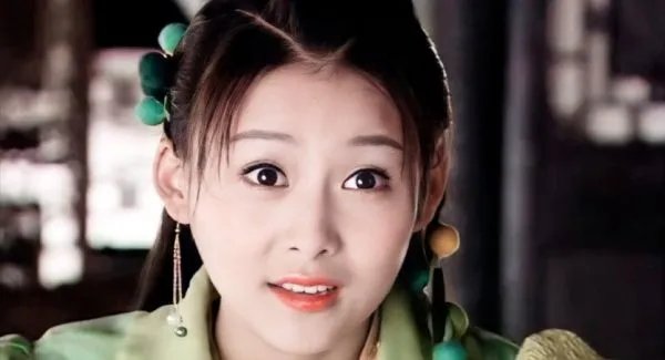 明星贾青在公路中拍照被警方警告批评，对此你怎么看？