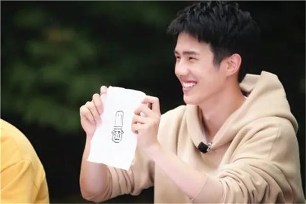 刘昊然家庭背景惊人父母是做什么的 刘昊然有个亲生姐姐照片曝光