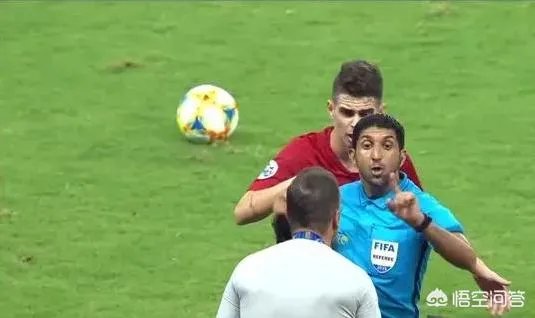 亚冠上港2-2浦和红宝石，日本的第一个进球是颜骏凌的锅还是犯规？哈桑执法公平吗？