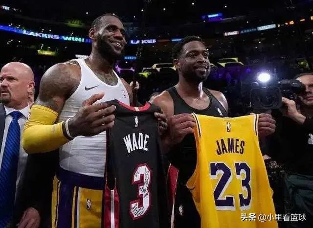 冲击总冠军！科沃尔一年260万加盟雄鹿！没人愿意跟詹姆斯做第二次队友？你怎么看？