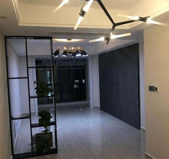 房子装修，衣柜买成品的还是订做衣柜好