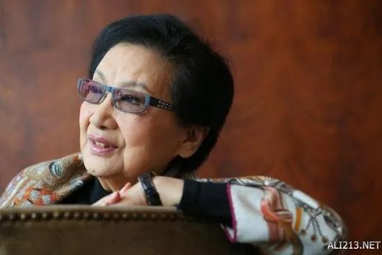 金庸的“梦中情人”夏梦辞世 享年83岁 是小龙女原型