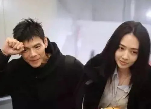 向佐郭碧婷婚期确定，你觉得男女最好的结婚年龄是什么？