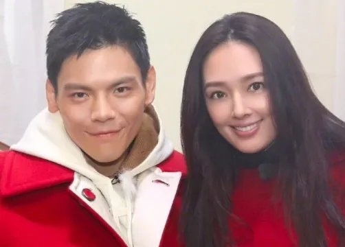 向佐郭碧婷婚期确定，你觉得男女最好的结婚年龄是什么？