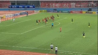 亚冠上港2-2浦和红宝石，日本的第一个进球是颜骏凌的锅还是犯规？哈桑执法公平吗？