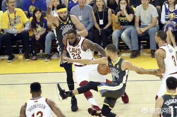 总决赛G2,明明是库里阻挡詹姆斯犯规，为什么裁判给了泰伦卢技术犯规？