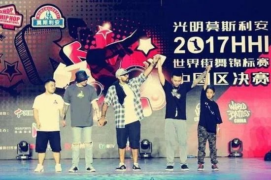 12岁女孩赢得全国街舞冠军，从小靠比赛奖金帮补家计，打动你的有哪些？