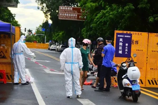 直击静态管理下的三亚：车流稀少，街上白马奔跑！三亚何时能解封？