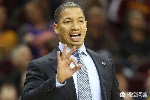 总决赛G2,明明是库里阻挡詹姆斯犯规，为什么裁判给了泰伦卢技术犯规？