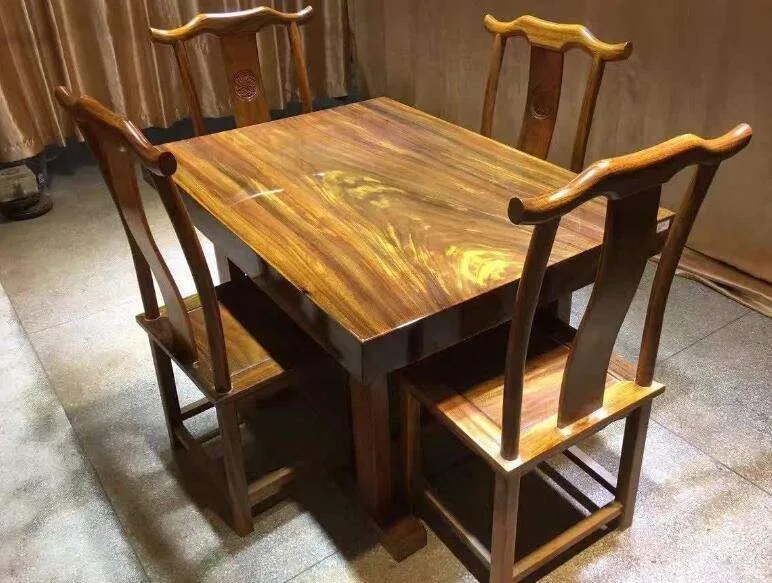 四人餐桌尺寸一般是多少 挑选四人餐桌有什么技巧