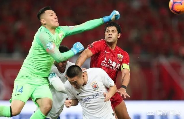 亚冠上港2-2浦和红宝石，日本的第一个进球是颜骏凌的锅还是犯规？哈桑执法公平吗？