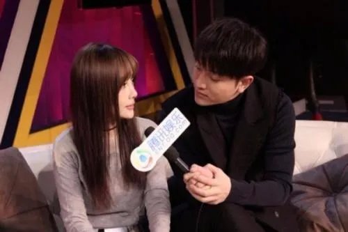 李小璐PG ONE秀恩爱视频流出，为什么李小璐和贾乃亮到现在都没有官宣离婚？