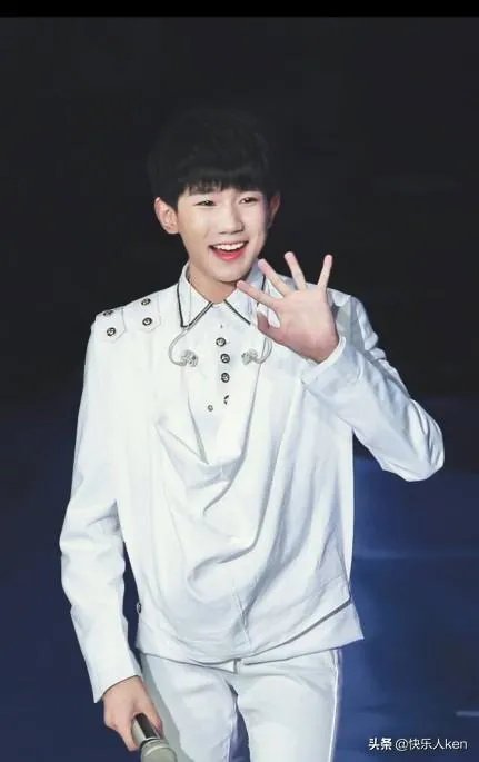 如何评价王源在湖南卫视五四晚会上的表现？