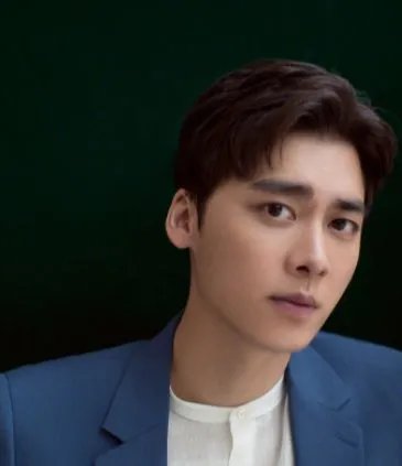 演员李易峰方否认与方安娜恋情，方安娜是谁？既然不是恋人那又是什么关系？