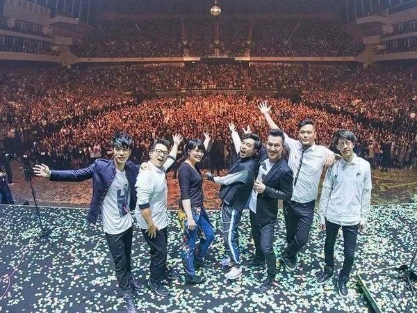 “时间从来不回答,生命从来不喧哗”出自哪首歌?谁唱的?