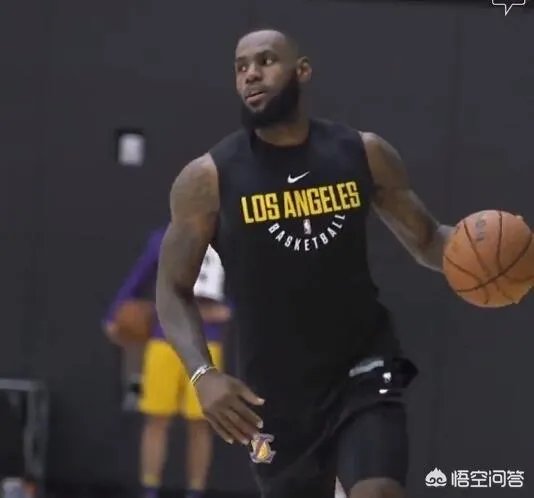 詹姆斯晒照凌晨5点半的洛杉矶起床开始训练，你怎么看？