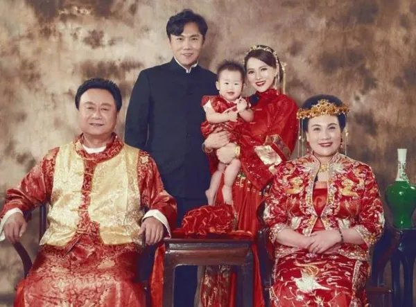 庾澄庆点赞伊能静又取消，为何说无声打脸前妻了？