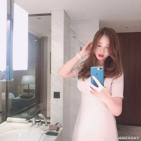 韩国女数学老师走红 网友:老师我想学数学