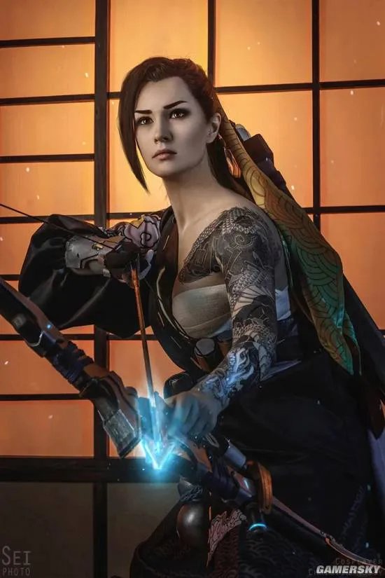 《守望先锋》性转COS 麦克雷胸前藏“雷”半藏身材火辣