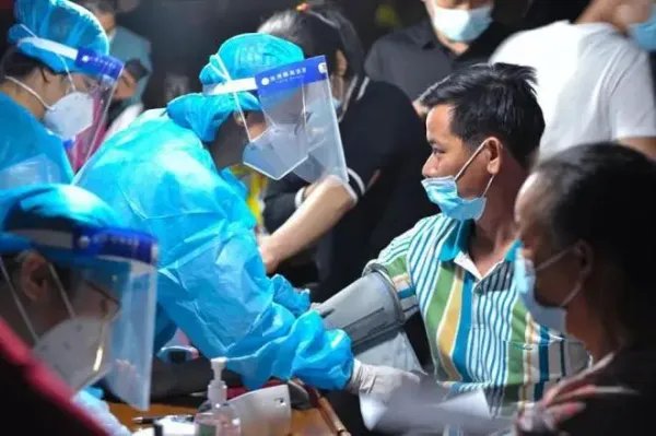 张文宏谈第四针疫苗接种，国外在布局，我们国内也会考虑吗？