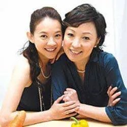 听说曾宝仪的妈妈叫南菲（艺名）是吗？有没有照片呀？