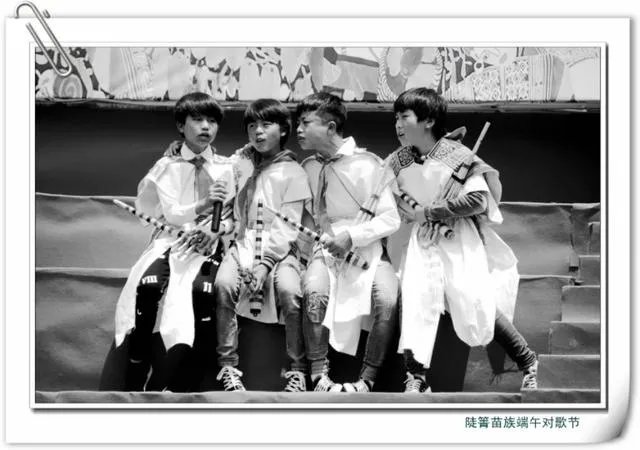 集体合影留念照片写什么？