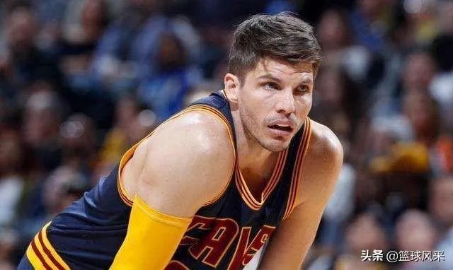 冲击总冠军！科沃尔一年260万加盟雄鹿！没人愿意跟詹姆斯做第二次队友？你怎么看？