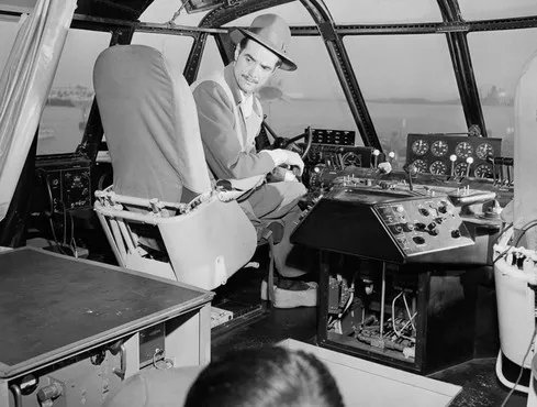 “钢铁侠”制造的休斯H-4最大的水上飞机