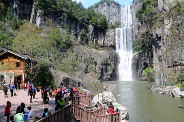 中华第一瀑是哪一座?在什么地方?落差有多少米?