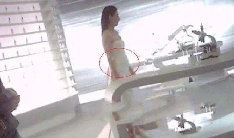 张柏芝被索赔巨额资金，谢霆锋会不会出手帮她渡过难关？