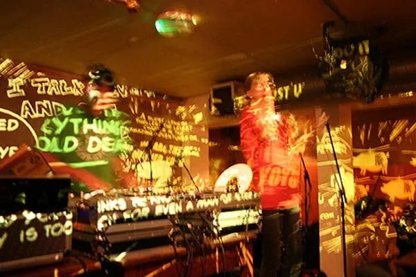 撕衣服、大跳艳舞，肯德基新广告到底在干什么？