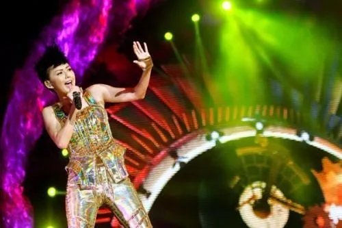 明星演唱会上被激光笔照射,为何此类事件无法杜绝?