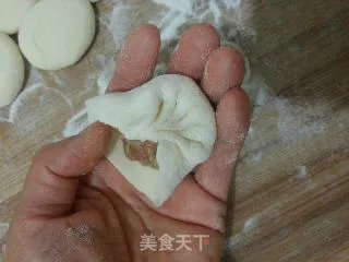 如何捏出漂亮的包子褶------仅供参考