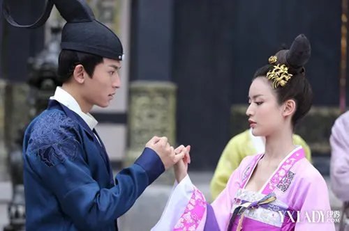 张哲瀚女友许嘉雯大曝光网曝张哲瀚疑似整容