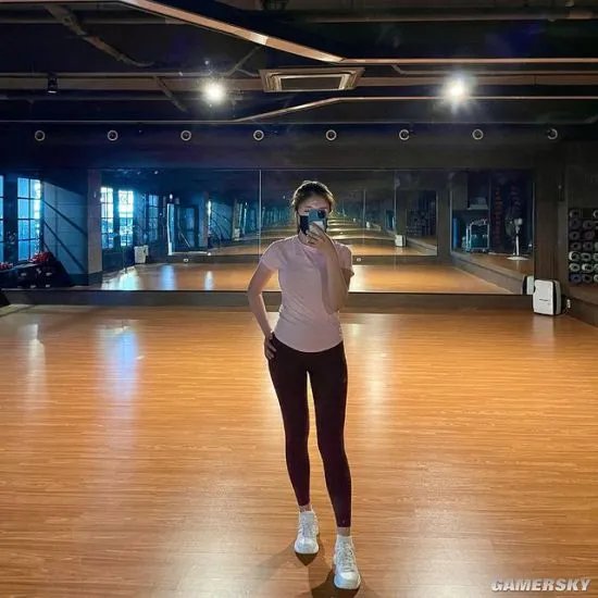 韩国女数学老师走红 网友:老师我想学数学