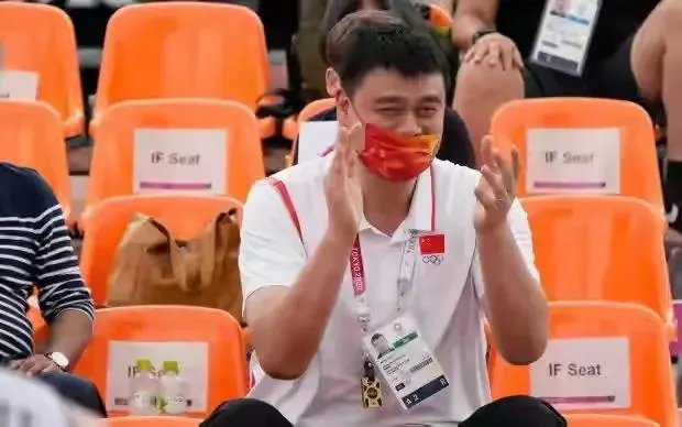 中国女篮42分狂胜波多黎各,姚明笑开了花,中国男篮要哭了吗?