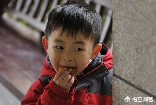 如何看待裸跑弟何宜德11岁大学毕业以及鹰爸教育？